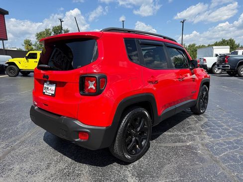 Used 2019 Jeep Renegade Altitude w/ UConnect 8.4 Nav Group FWD image 7