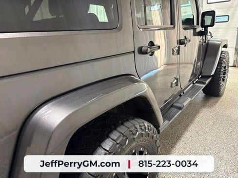 Used 2017 Jeep Wrangler Unlimited Sahara AWD/4WD image 9