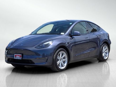 Used 2023 Tesla Model Y Long Range AWD/4WD image 9