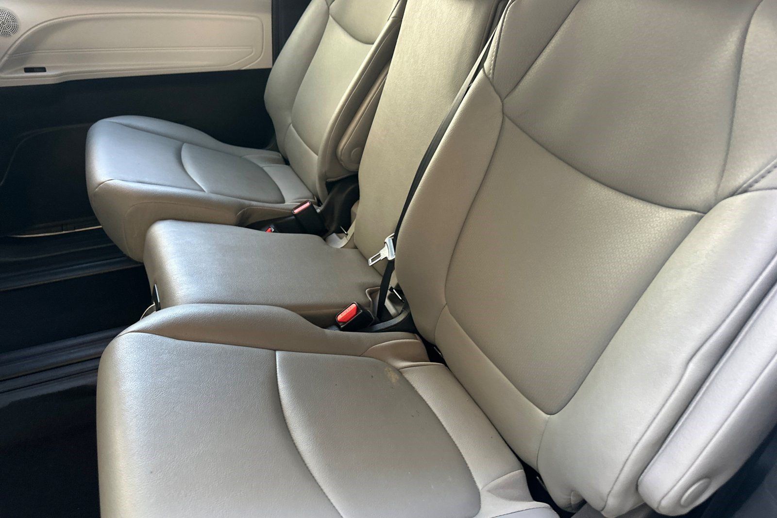 Used 2026 Toyota Sienna XLE FWD image 24