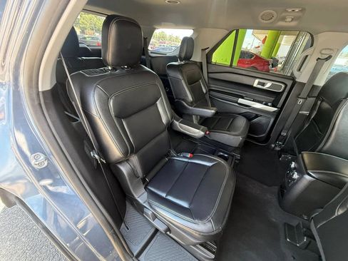Used 2021 Ford Explorer XLT w/ Equipment Group 202A AWD/4WD image 17