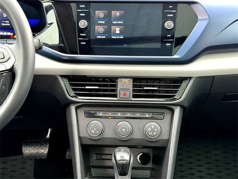 Certified 2022 Volkswagen Taos SE image 30