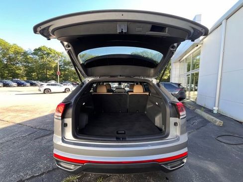 Used 2024 Volkswagen Atlas Cross Sport SE image 17