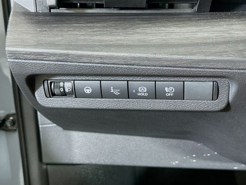 Used 2024 Nissan Ariya FWD image 17