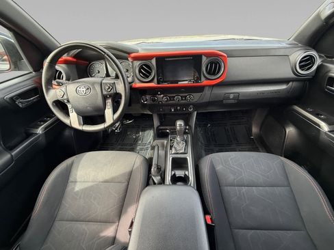 Used 2019 Toyota Tacoma TRD Off-Road image 10