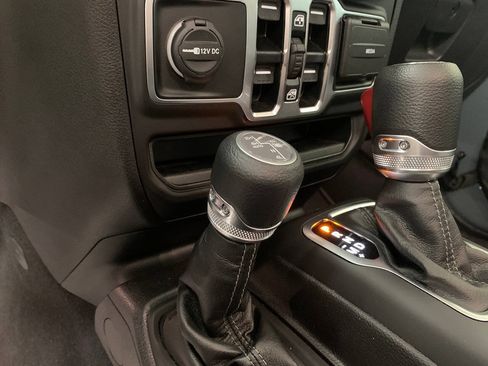 Used 2025 Jeep Wrangler Unlimited Sahara w/ Safety Group AWD/4WD image 17