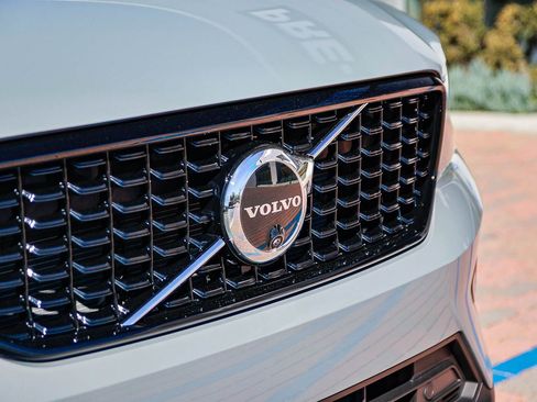 Certified 2026 Volvo XC40 B5 Ultra w/ Climate Package image 12