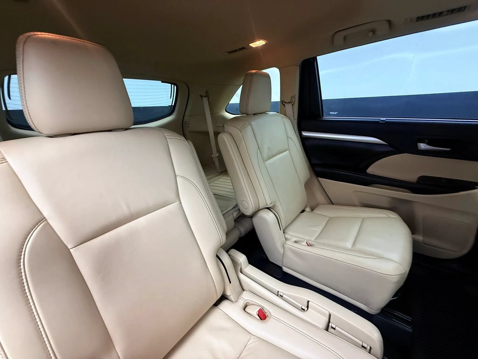 Used 2019 Toyota Highlander XLE AWD/4WD image 27