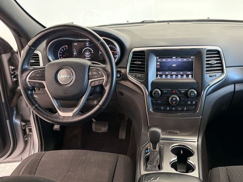 Used 2018 Jeep Grand Cherokee Laredo AWD/4WD image 27