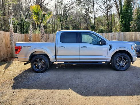 Used 2022 Ford F150 XLT w/ Equipment Group 302A High image 11