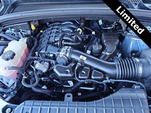 Used 2025 Jeep Grand Cherokee Limited w/ Luxury Tech Group II image 13