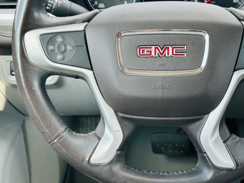 Used 2017 GMC Acadia SLT FWD image 18
