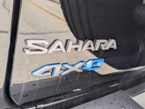 Used 2025 Jeep Wrangler Unlimited Sahara w/ Safety Group image 13