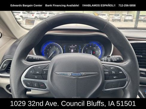 Used 2017 Chrysler Pacifica Touring w/ Tire & Wheel Group image 19