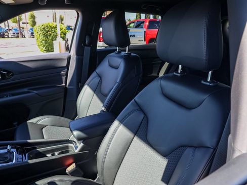 New 2026 Jeep Compass Latitude AWD/4WD image 15