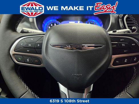 New 2026 Chrysler Pacifica Select image 6