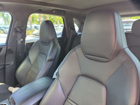 Certified 2021 Porsche Cayenne Turbo AWD/4WD image 6