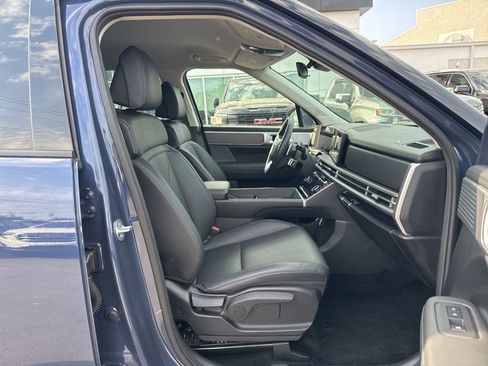 Used 2025 Hyundai Santa Fe SEL AWD/4WD image 16