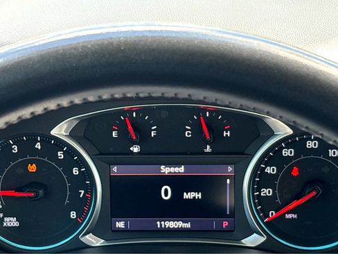 Used 2021 Chevrolet Traverse LT image 5