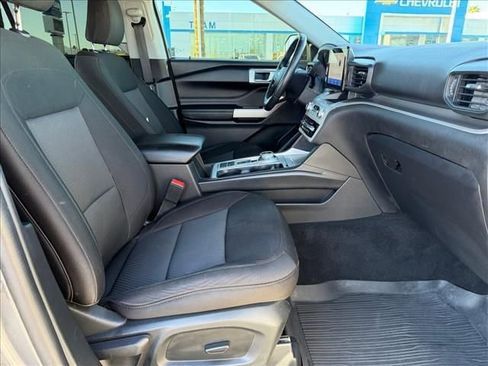 Used 2022 Ford Explorer XLT w/ Class IV Trailer Tow Package image 13