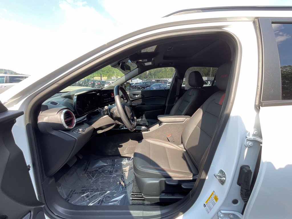 Used 2024 Chevrolet Trax RS w/ Sunroof Package FWD image 9