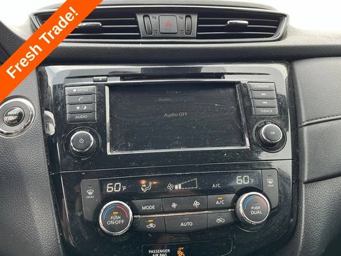Used 2019 Nissan Rogue SV FWD image 19