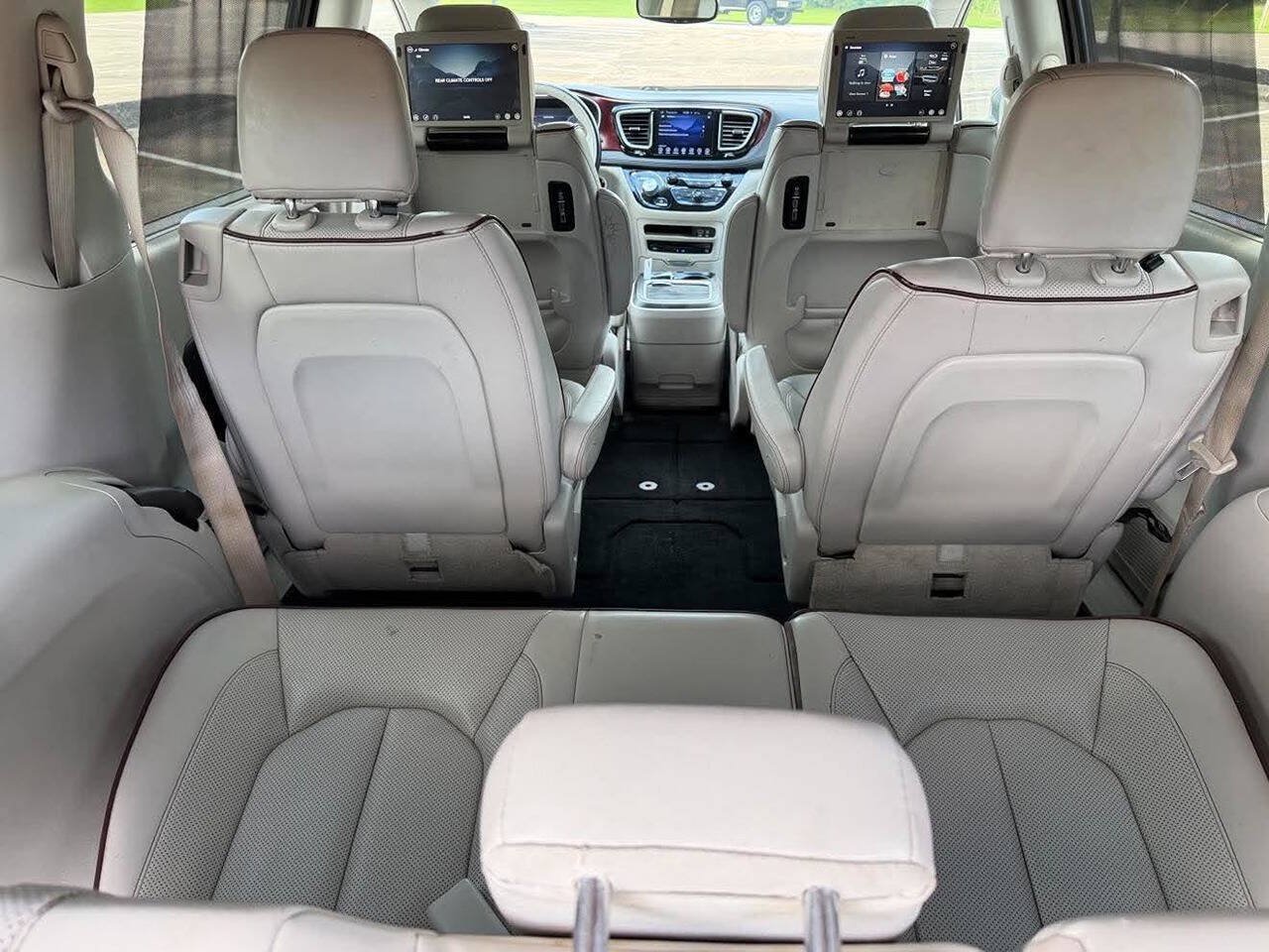 Used 2017 Chrysler Pacifica Limited FWD image 10