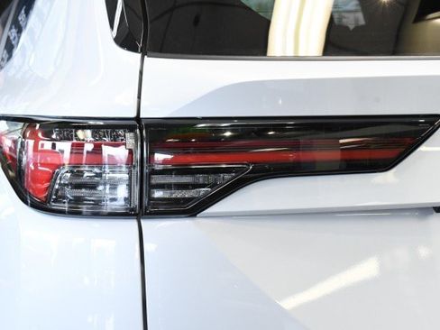 New 2026 Mitsubishi Outlander ES AWD/4WD image 13