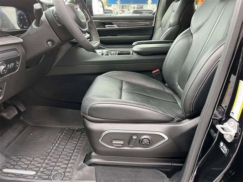 Used 2022 Jeep Wagoneer Series III w/ Flexible Seating Group image 29