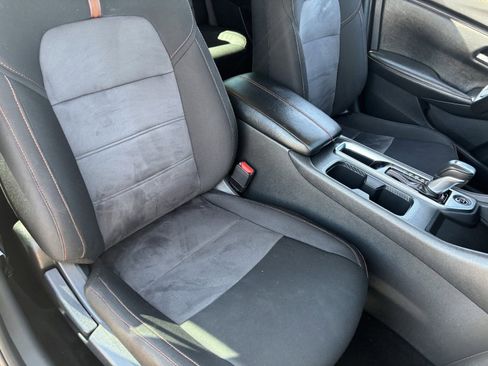 Used 2025 Nissan Sentra SR FWD image 11