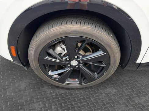 Used 2021 Buick Envision Essence w/ Technology Package I FWD image 9