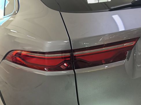 Used 2024 Jaguar F-PACE R-Dynamic S image 33