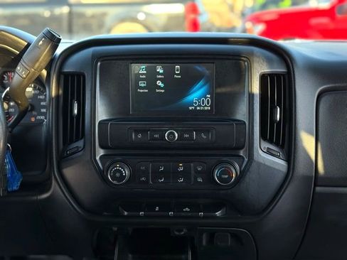Used 2018 Chevrolet Silverado 1500 Custom image 17