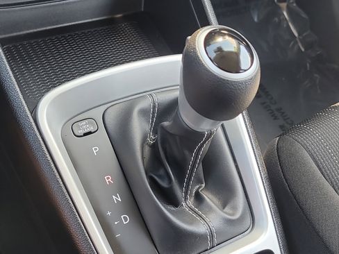 Used 2023 Hyundai Venue SE image 25