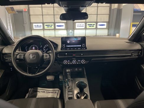 Used 2023 Honda Civic Sport image 25