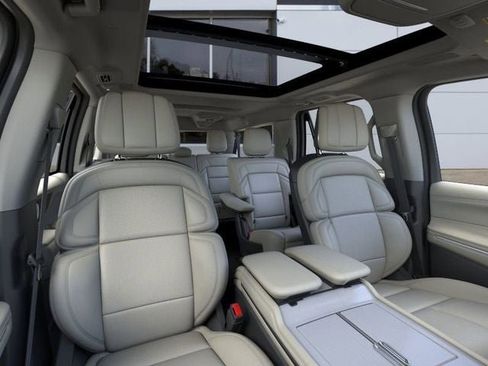 New 2025 Lincoln Navigator L Reserve image 10