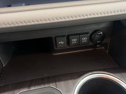 Used 2021 Toyota Highlander Limited w/ Protection Package #3 (TMS) AWD/4WD image 12
