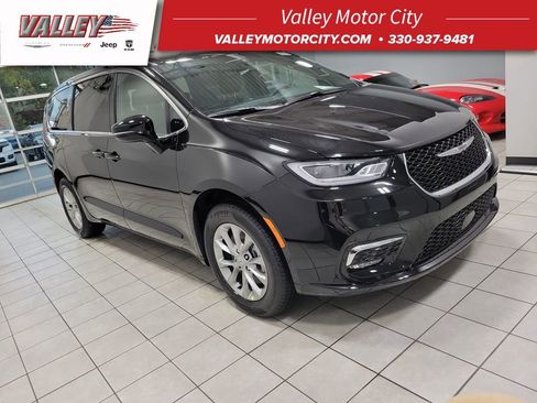 New 2026 Chrysler Pacifica Select image 1