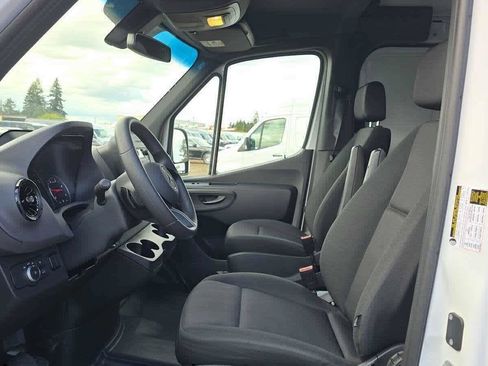 Used 2025 Mercedes-Benz Sprinter 2500 image 23