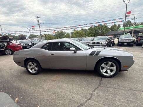 Used 2013 Dodge Challenger SXT RWD image 4