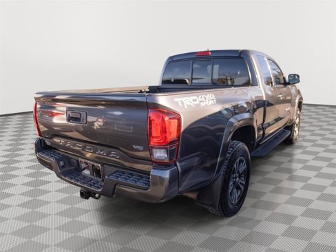 Used 2018 Toyota Tacoma TRD Sport image 17