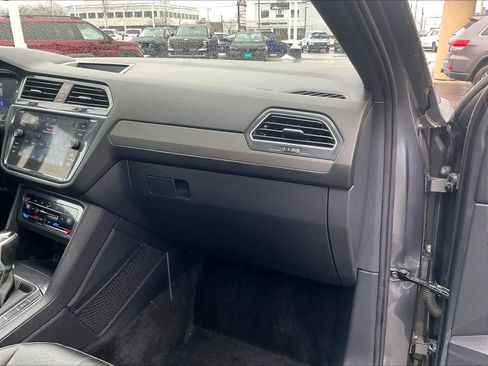 Used 2022 Volkswagen Tiguan SE R-Line image 13