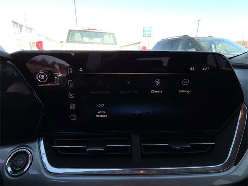 Used 2024 Chevrolet Trax LT w/ LT Convenience Package image 9