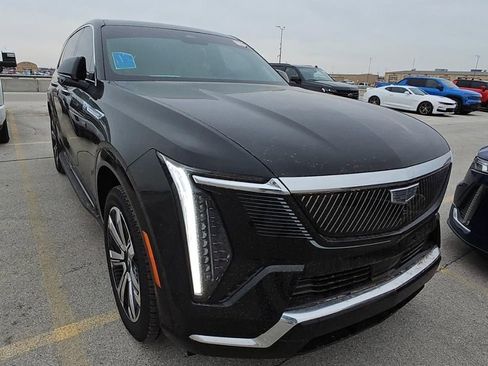 Used 2025 Cadillac Escalade IQ Luxury 2 image 3