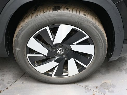 Certified 2025 Volkswagen Atlas Cross Sport SE image 10