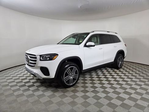 Used 2025 Mercedes-Benz GLS 450 4MATIC image 4
