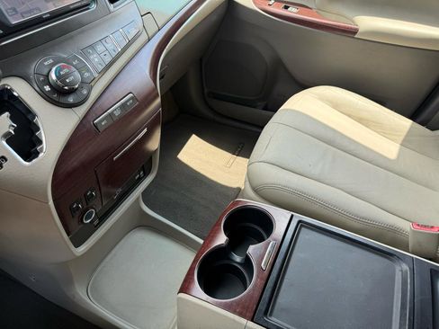 Used 2012 Toyota Sienna XLE w/ Entertainment Pkg FWD image 15