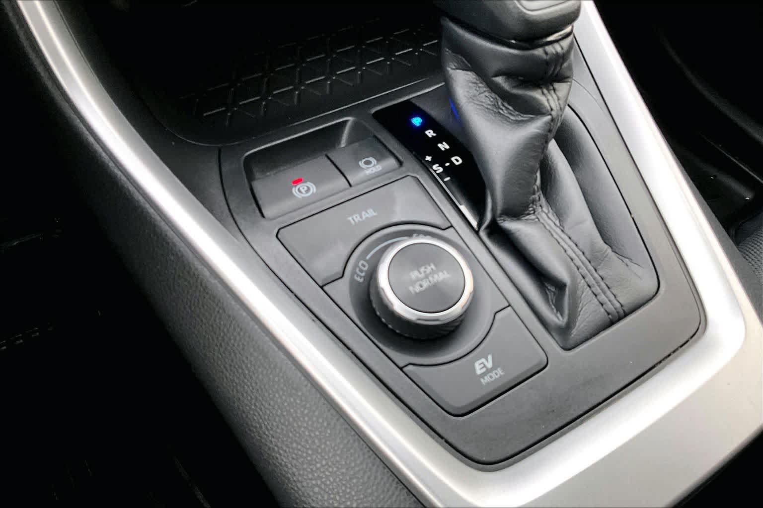 Certified 2025 Toyota RAV4 XLE AWD/4WD image 35