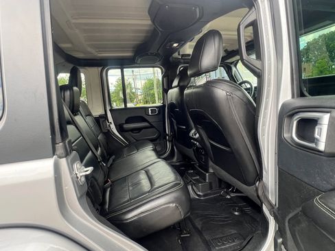 Used 2018 Jeep Wrangler Unlimited Sahara w/ Dual Top Group AWD/4WD image 30