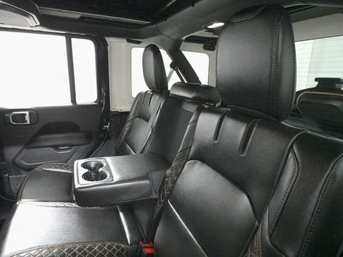 Used 2022 Jeep Wrangler Unlimited Sahara image 25